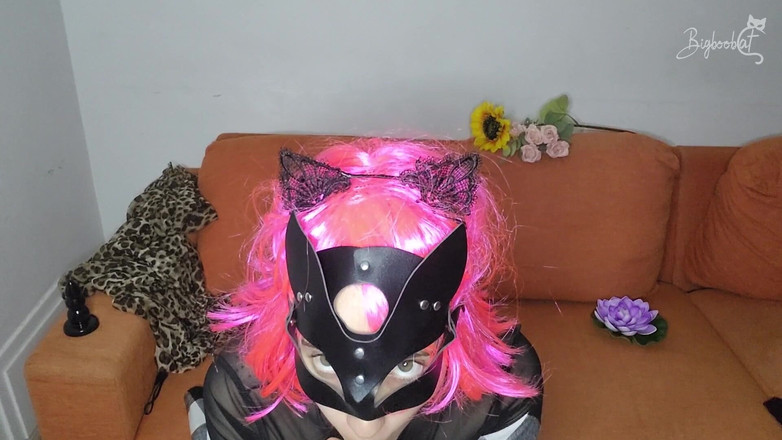 BigBoobCat: Toket besar alamiku berdenyut! Aku muasin memekku pakai masker, aku...