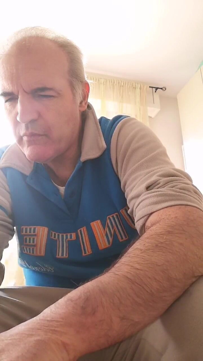 Setesesso7: Oyes el sonido de mi mano moviéndose por toda mi...