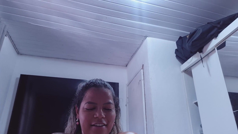 MarieChell: Sono arrivato nella stanza e ho trovato la ragazza calda...