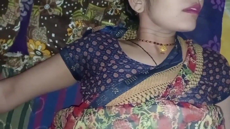 Village studio: 義理の兄が私を映画鑑賞に誘い、私は彼のガールフレンドとセックスすることになります