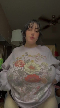 Menurutmu toketku imut nggak?