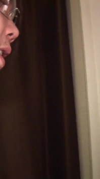 Japansk man tittar på fruens håriga fitta knullad av en annan man - cuckold couch creampie