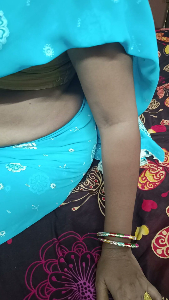 Desigirlsiri: Une tatie desi indienne baise avec son propriétaire pour payer...