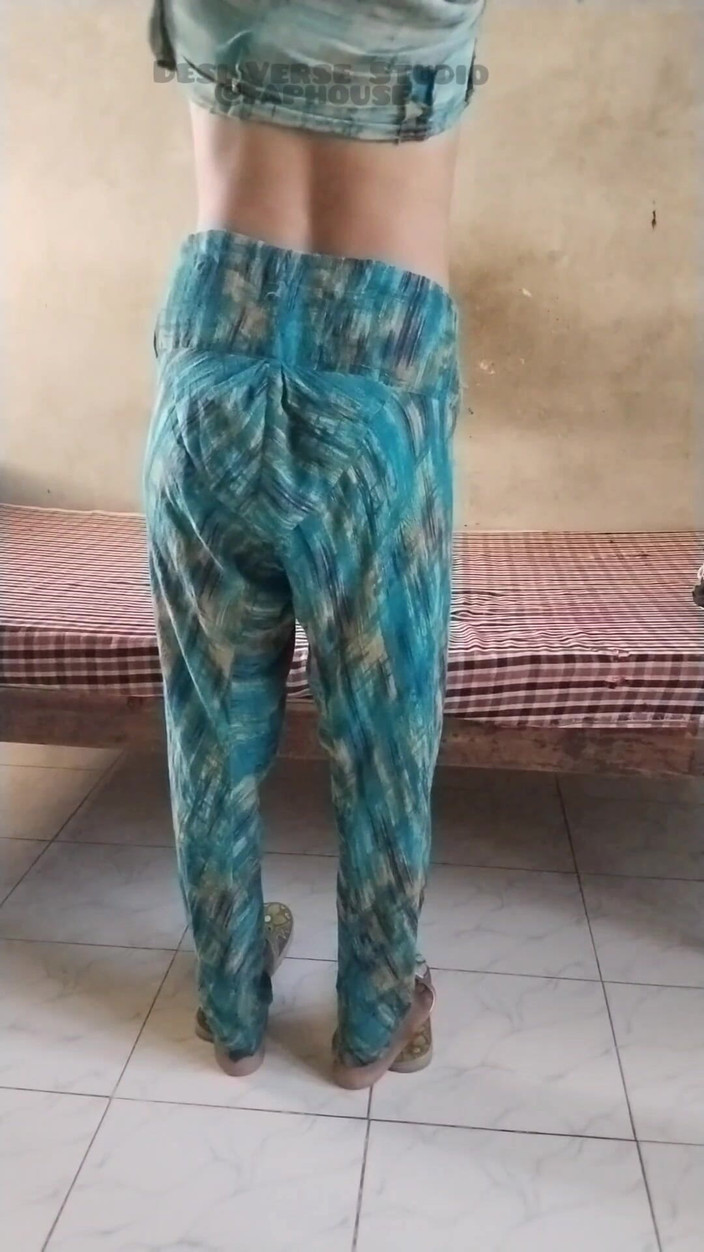 Desi Sex Slave: 德西哥在做爱前脱衣服 并发症