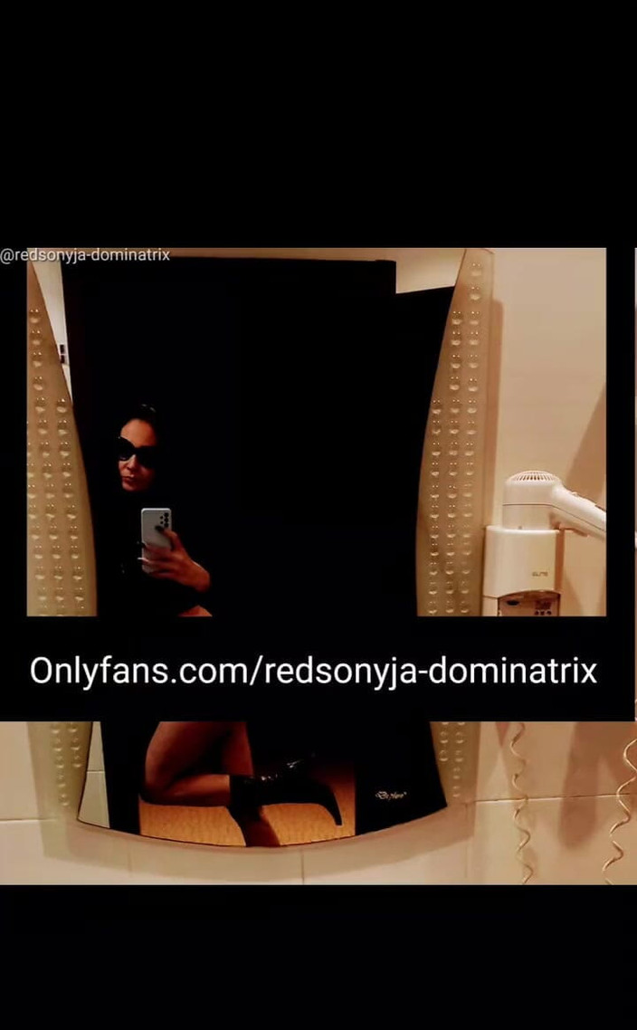 Dominatrix Redsonyja: Đi theo con đường màu đỏ, bạn sẽ tìm thấy kho báu