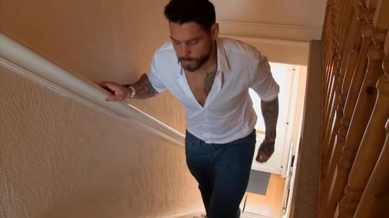 UK Babes: Vixen séduisante vide une bite