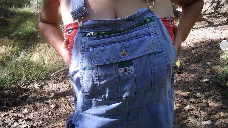 Mountain Mama 1: Dağ olgunu 1 açık havada meme tacizi