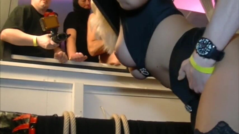 Fickparty: Busty blonde trainee gangbanged!