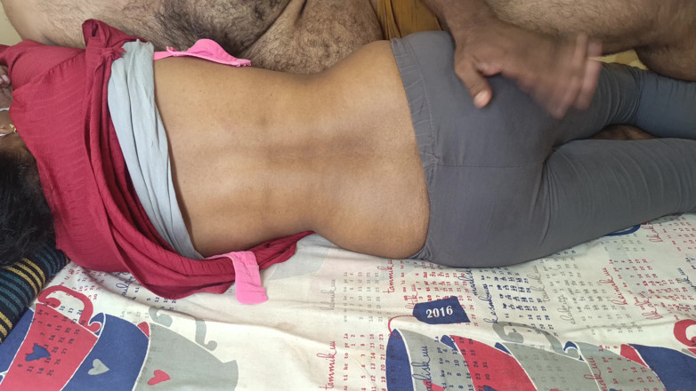 Magilmathi: 집에서 마누라와 함께 침대를 즐기는 배다른 오빠