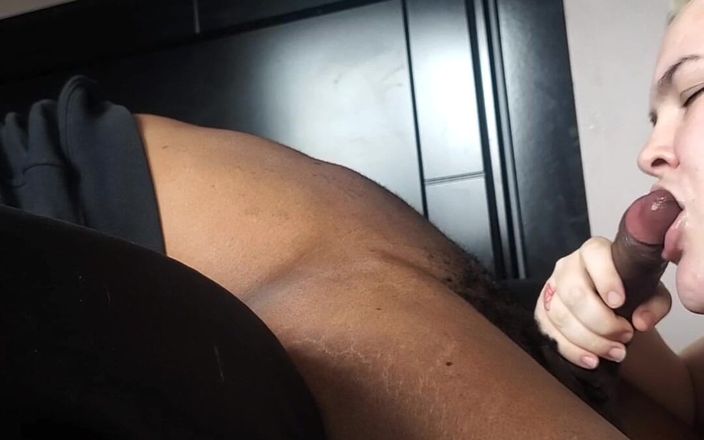 Missi Rae: Tonton dia crot di tenggorokanku