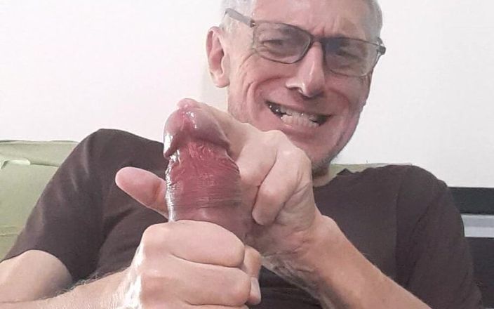 Big uncut hard cock: 巨大的鸡巴动作为你撸我自己