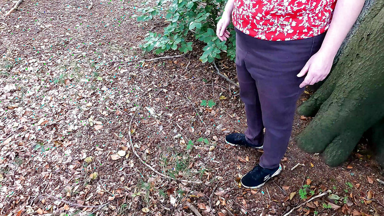 Bouncy Tits Action: ブラウスを引き上げると、今度は少し痛くなります