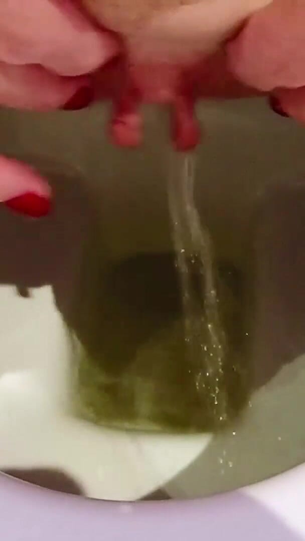 Dirty Doctors Clips - Solo Mature Playtime: In the Pool