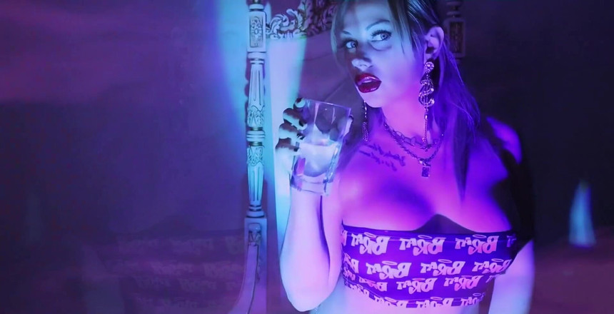 Goddess Misha Goldy: Thưởng thức trở lại nỗi ám ảnh hút thuốc của bạn và...