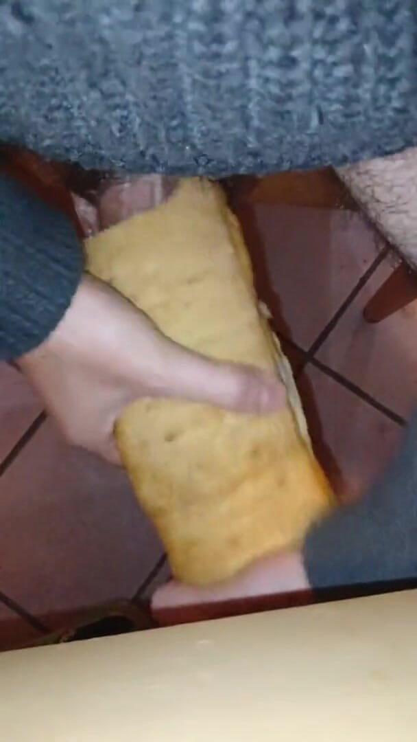 Francesco Spinozzi: 操面包男手淫