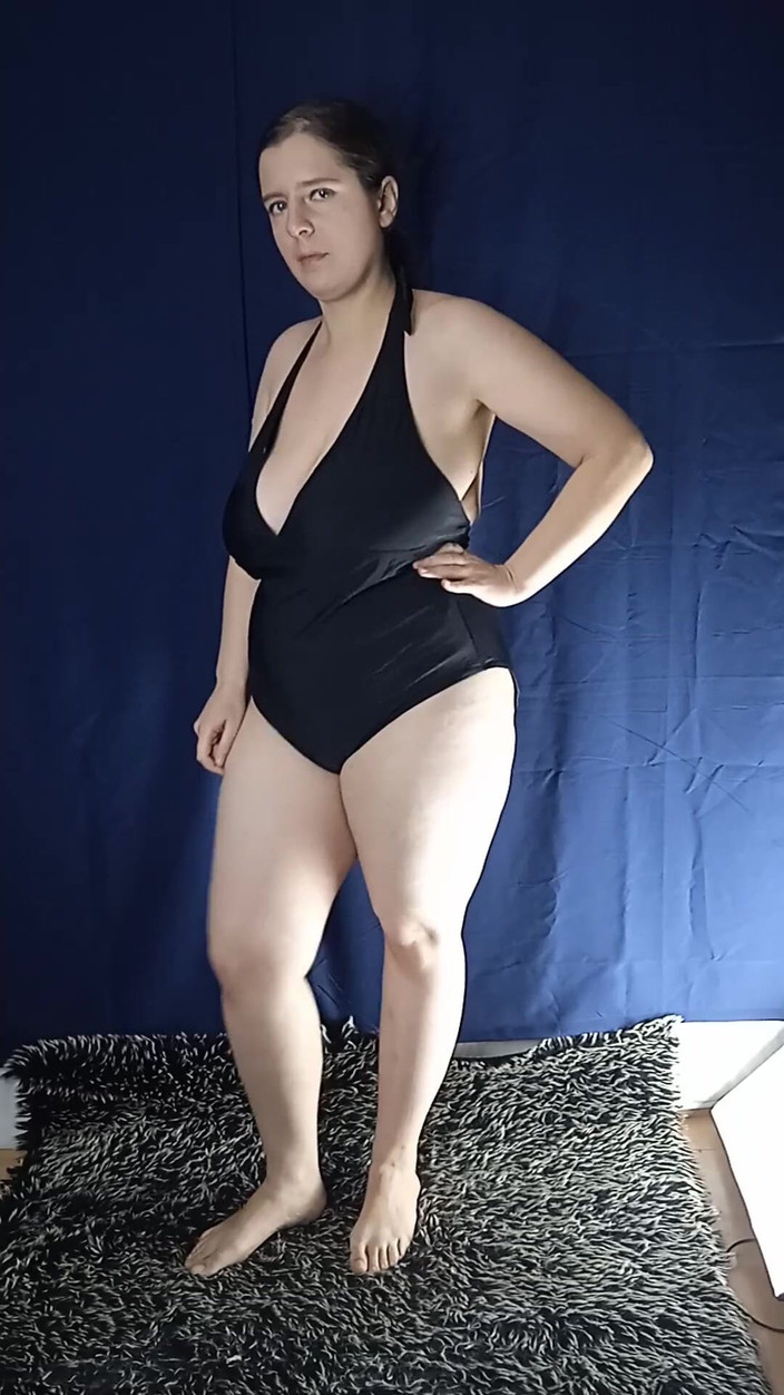 Lena Rose: 为超大身材女人准备的更多连体泳衣