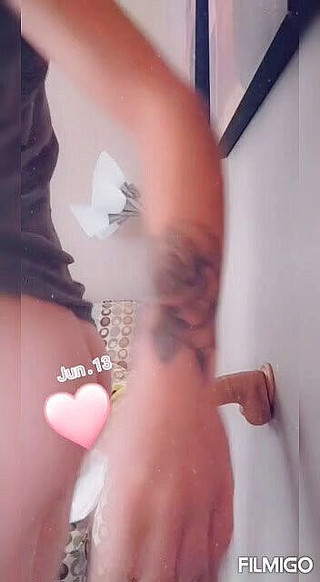 Playtime for Jasmine: Jasmine bierze dildo