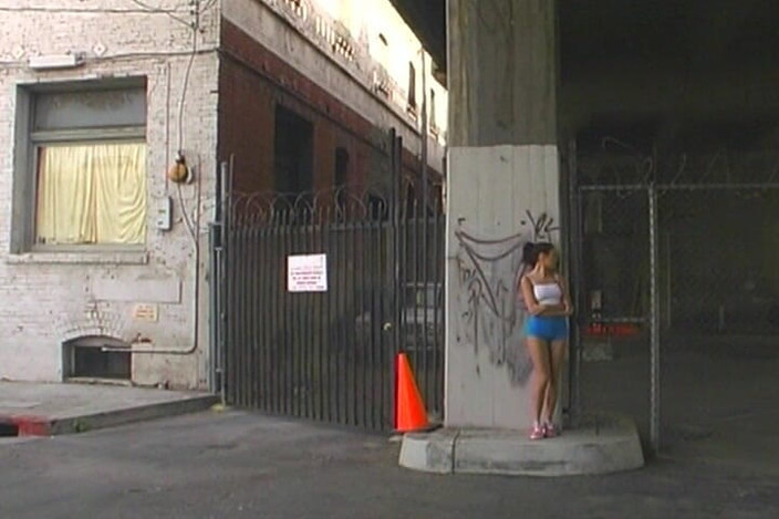 THAGSON RETRO: Gorąca brunetka loszka dostaje ostro wyruchana w piwnicy