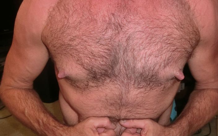 Nipple Pig: Muscle Flex Bating Session