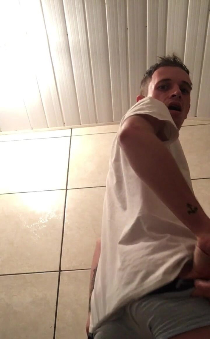 Olyvergay: Khoe cặp mông gợi cảm của tôi