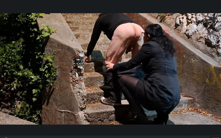 Toilet Mommy: Гаряча мамка облизує мою дупу на відкритому повітрі в громадському лизання дупи