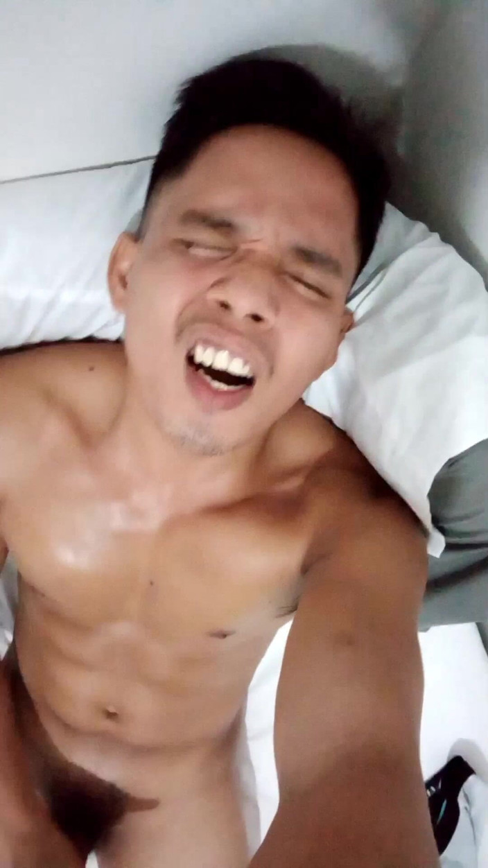 Rent A Gay Productions: Il Benvao Mostra e1 Hotel fondo del latte