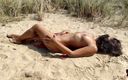 Selen Sweet: 在海滩上裸体 - 第1部分