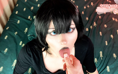 Spooky Boogie: Вампир Mavis Dracula позволяет тебе играть с ее холодным языком