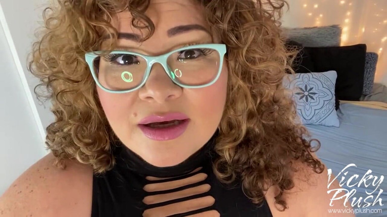 Vicky Plush: Cheating on your gf with a hot fat ass Latina...