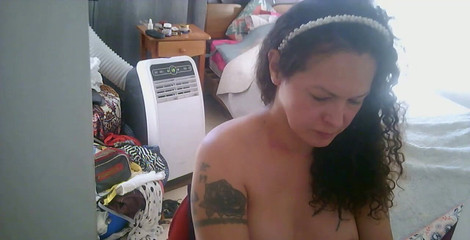 Nikki Montero: 我只是在我的feedline上发布我的网络摄像头节目!!