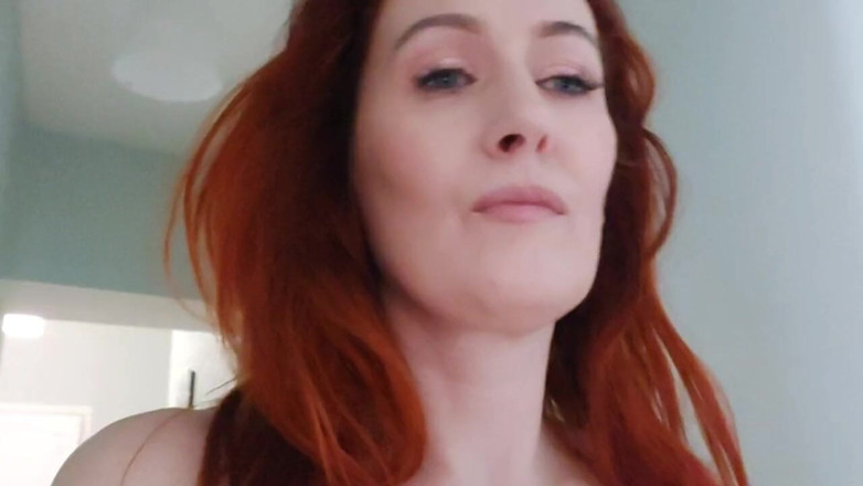 GinnaGg: Hot MILF Squirting and Moaning, Fingers in Pussy, Foot Fetish