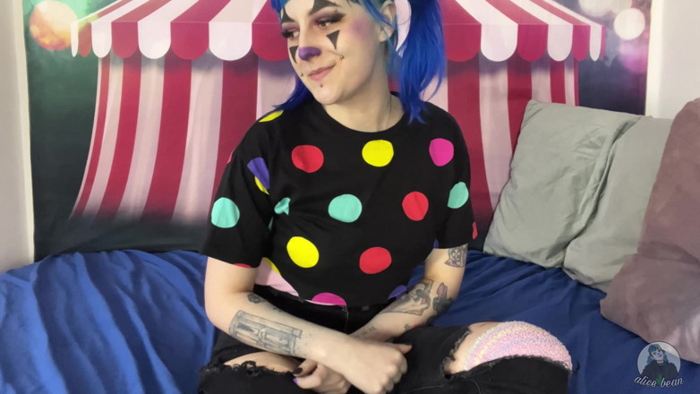 Alice Bean: Penis mic cu piciorul , instrucțiuni de masturbare