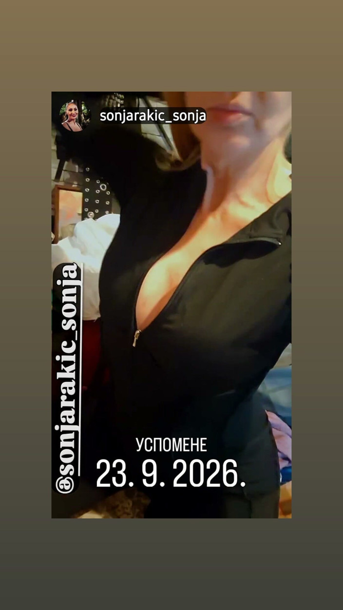 Dominatrix Redsonyja: Dansând