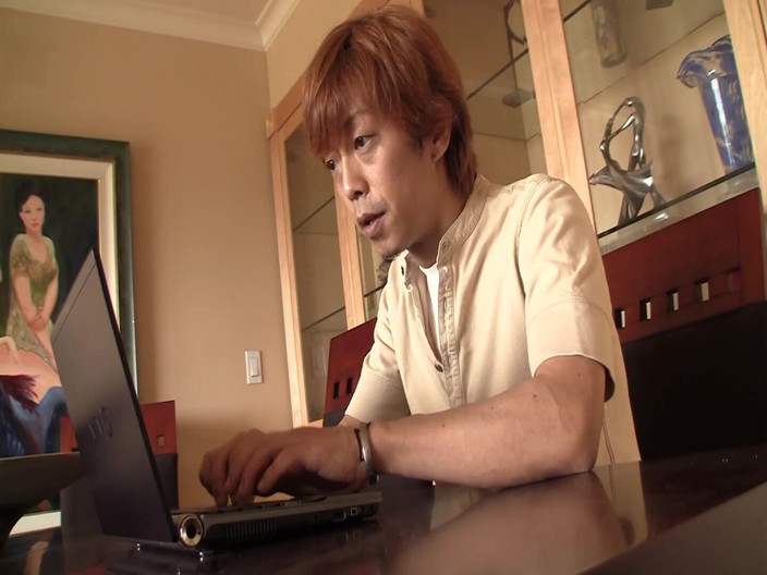 Vulture: Japonský muž cestuje Podivuhodnými obyvateli Usa se svým velkým čůrákem