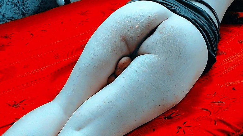 Kitty_Cross: ふわふわのイヤーマフをつけて、居心地の良いセーターを着たかわいいシシー