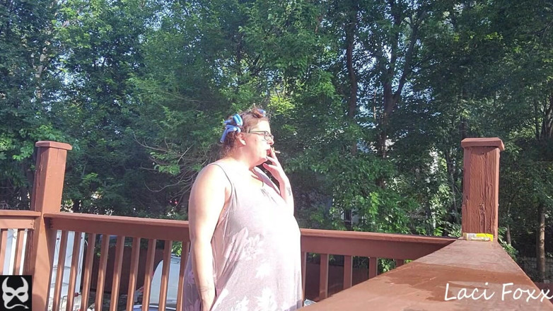 Foxx Denn Studio: Ma's Smokin' in Curlers