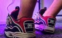 Sneakersmax98: Гра з кросівками Osiris і камшот всередину