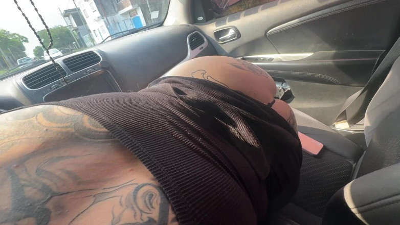 mamiimaldii: Oral Sex in the Car, They Roll Down the Windows...