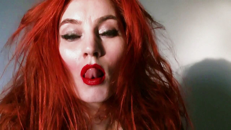 Goddess Celine: Tình yêu cắn bởi người đẹp tóc đỏ