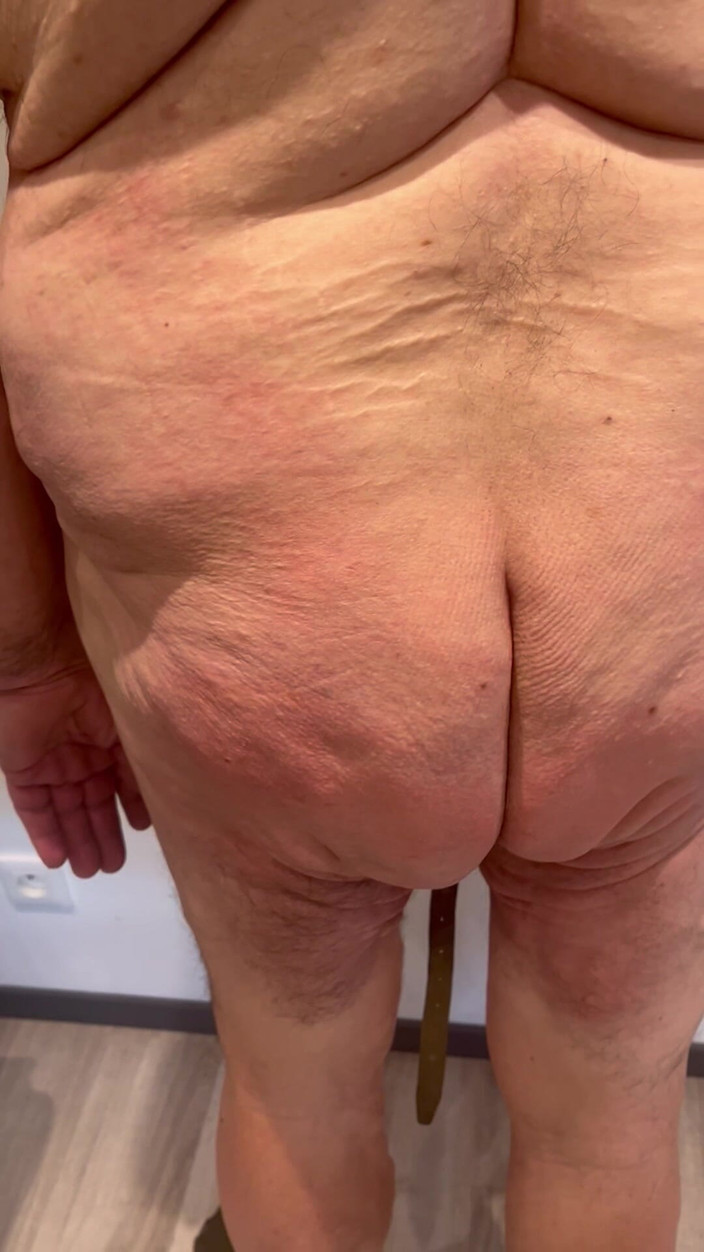 Maitresse Clara: Và tôi gõ, đánh máy, đánh máy, đó là cách yêu thương của...