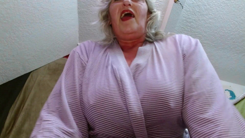 dawnskye1962: 1228 Giantess Pretends She Doesnt See the Runaway