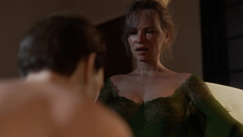 Nerom life: Сексуальна мачуха робить дрочку ногами великому члену пасинка