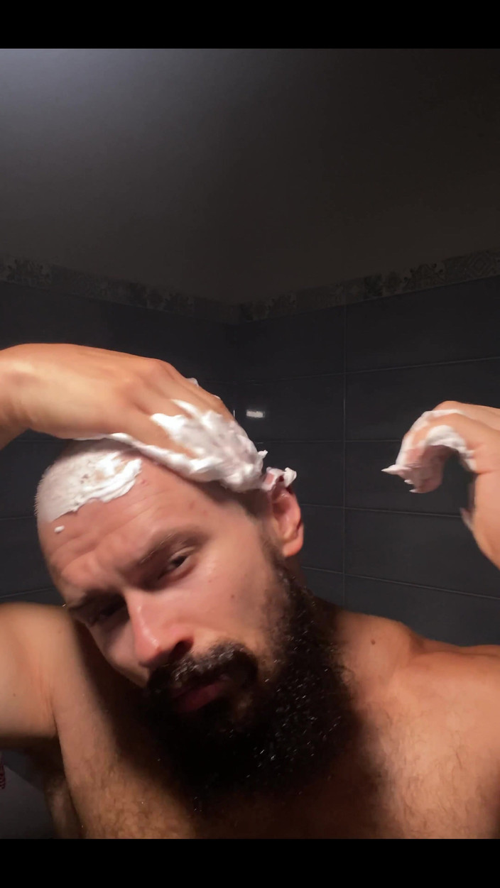 Mister Stone: Vidéo ASMR de moi en train de me raser la...