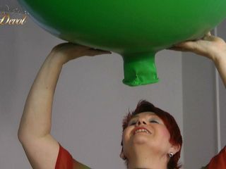 Anna Devot and Friends: Mega Balloon Blow-up