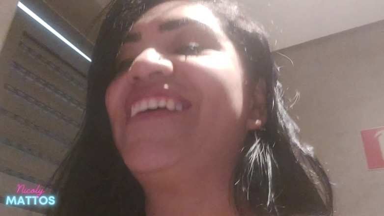 Nicoly Mattos: Stygg dörrvakt han kom på mina små fitthår!
