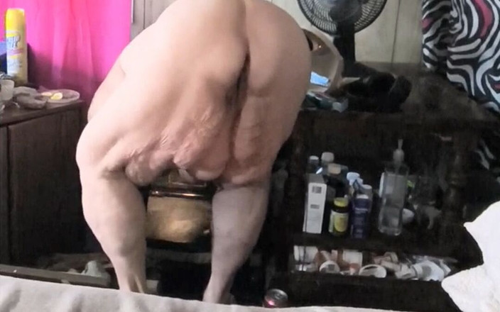 HerculesnVENUS: Čištění její krabice rozpálilo její šťavnatou krabičku