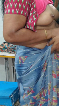 My Mother-in-law, a Tailor, Was Sewing Clothes, so I Had Sex with Her as if to Help Her.
