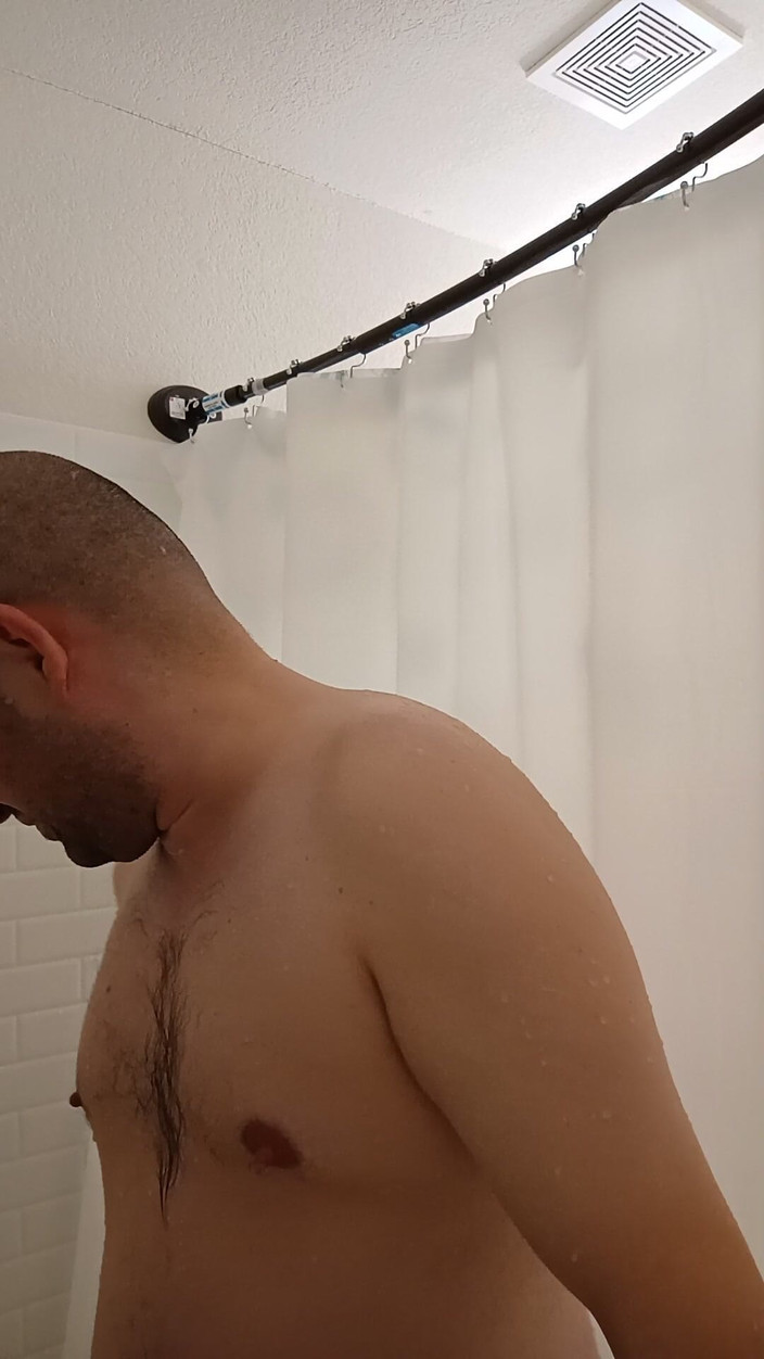 Brandon Lee: Cewek super semok ini lagi asik muasin memeknya pakai dildo