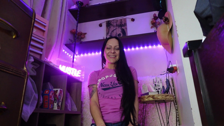 Raven Willow: Bị trói trừng phạt trên sàn nhà của tôi