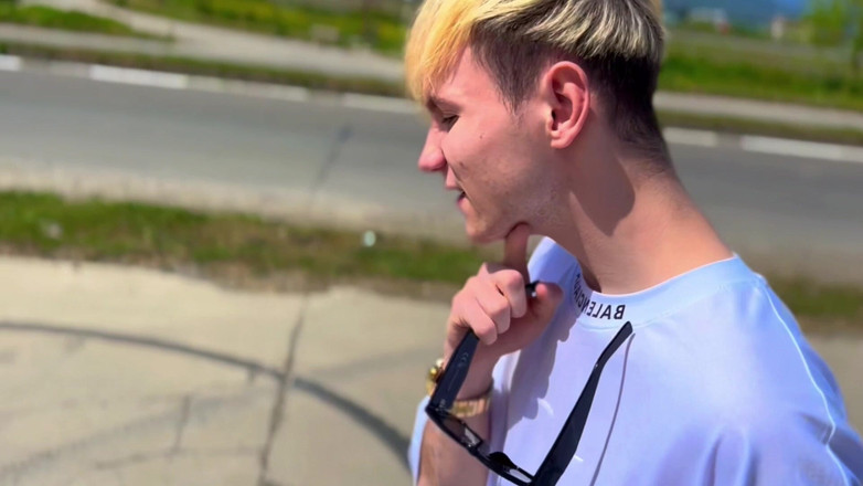 Nick Lewis: Memujuk seorang lelaki lurus untuk memberi di pantai